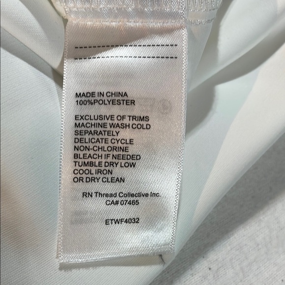 Ellen Tracy Black and White Contrast Blouse leather cuffs & Collar, buttons - Picture 12 of 12